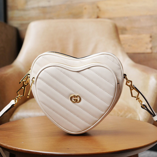 구찌 인터로킹 G 미니 하트 숄더백 751628 화이트