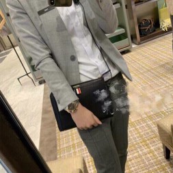 톰브라운 신상 클러치백 T33270