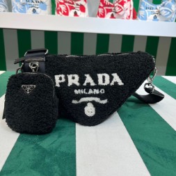 프라다 레더 트라이앵글 숄더 백 1BH190 블랙