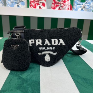 프라다 레더 트라이앵글 숄더 백 1BH190 블랙