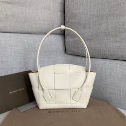 보테가 프렌치 카프 아르코 33 백 575943 크림