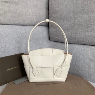 보테가 프렌치 카프 아르코 33 백 575943 크림