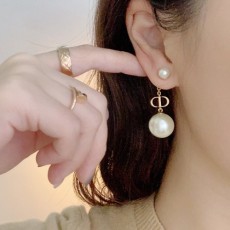 디올 신상 귀걸이 D120266
