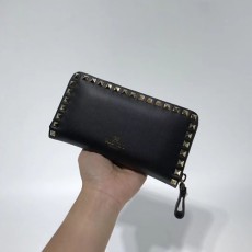 발렌티노 락스터드 장지갑 MW2P0645 블랙 금장