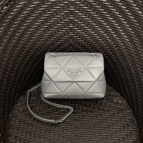 프라다 모노크롬 퀄팅 체인 숄더백 1BD233 그레이