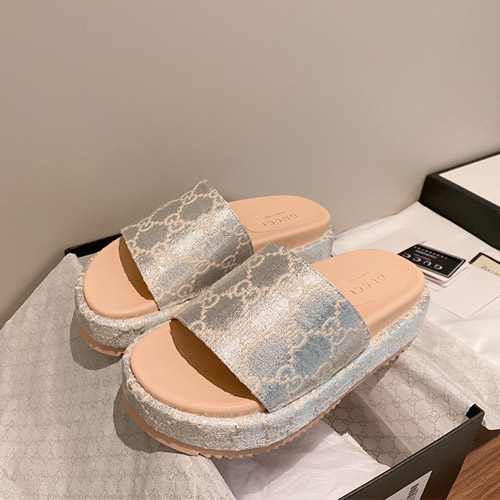 구찌 GG 라메 슬라이드 샌들 623212 실버