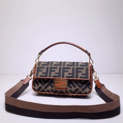 펜디 미듐 패브릭 바게트백 8BR600 브라운