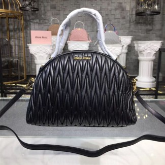 미우미우 마틀라세 탑핸들백 5BB034 블랙