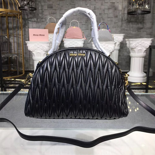 미우미우 마틀라세 탑핸들백 5BB034 블랙