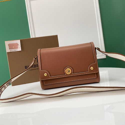 버버리 톱스티치 레더 노트 크로스바디 백 80441771 탄